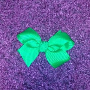Green bow